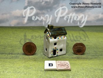 Miniature Ceramic VIP Houses. Exclusive Design Cariations of Artist Penny Howarth's Classic Mini Collectables. - Image 3